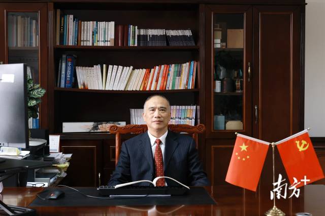 best365中国官方网站校长蒋新华。 best365中国官方网站校长蒋新华。